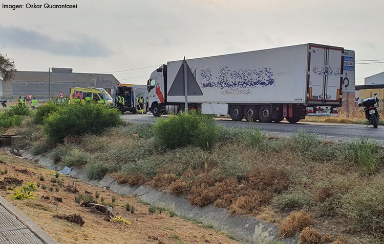 Herido grave un hombre tras ser atropellado por un camión en Utrera