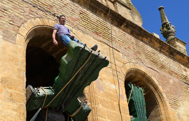 El campanario de Santiago abre sus puertas de nuevo para descubrir la tradición campanera de Utrera