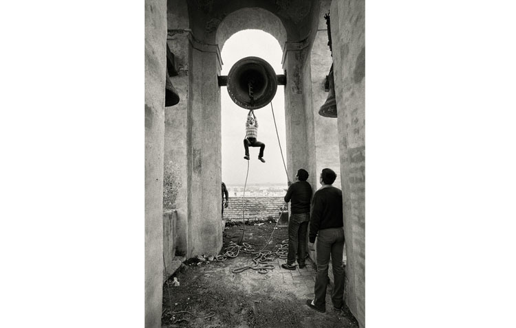 La tradición campanera de Utrera, presente en una exposición fotográfica en Madrid