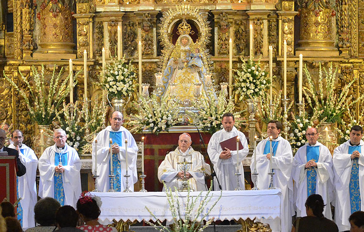 El cardenal Amigo Vallejo, principal invitado del programa especial de COPE Utrera (98.1 FM) dedicado a la Virgen de Consolación