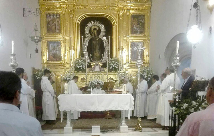 El joven Carlos Romero se estrena como sacerdote en La Puebla de los Infantes