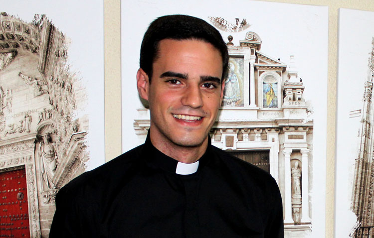 Primera misa de Carlos Romero en Utrera como sacerdote