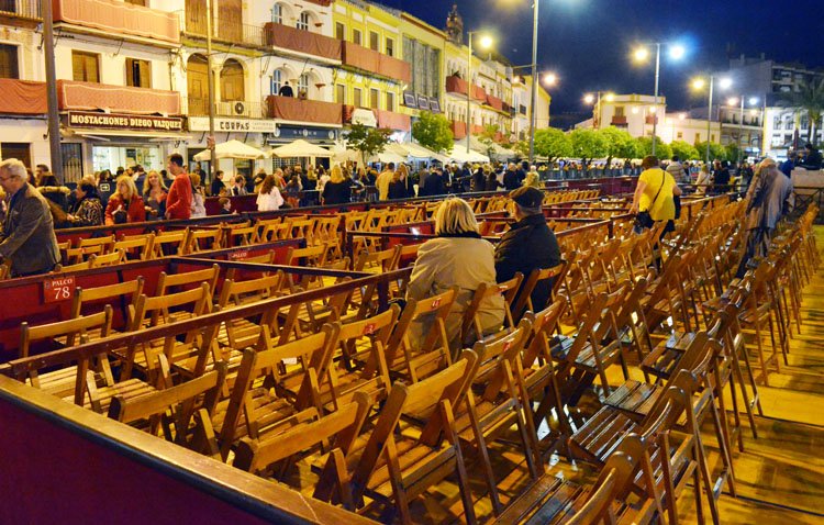 El Consejo de Hermandades de Utrera abre el plazo de renovación de los palcos y sillas de la carrera oficial
