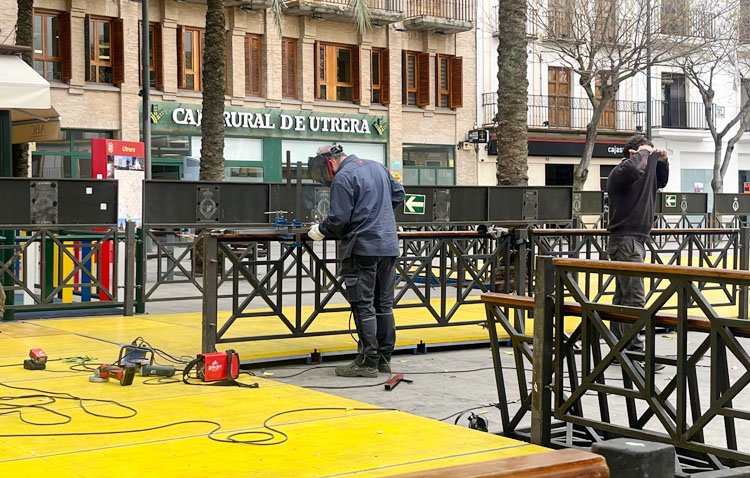 La plaza del Altozano ya se está vistiendo de gala para la Semana Santa