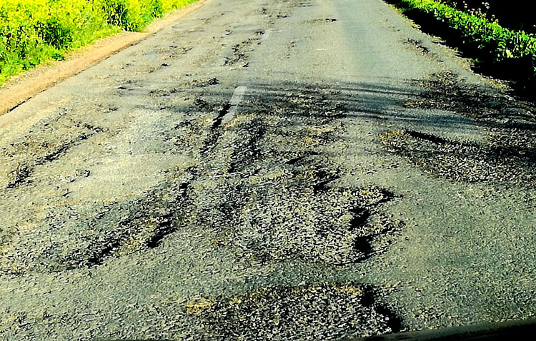 La pedanía de Trajano, aislada por el mal estado de sus carreteras