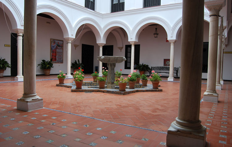 Ciudadanos denuncia la «súbita eliminación» de los cursos de idiomas que se ofertaban en la Casa de Cultura de Utrera