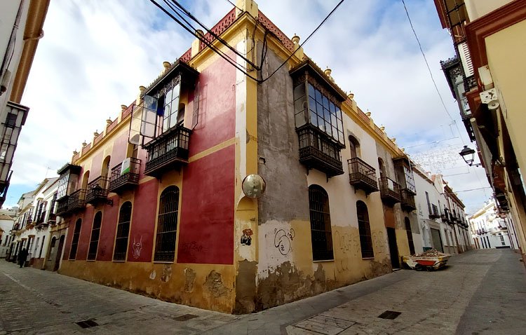 Urbanismo desbloquea la recuperación de un emblemático edificio del casco histórico de Utrera tras 15 años paralizado
