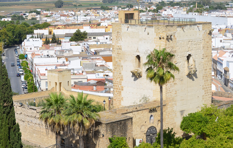La comisión provincial de Patrimonio da luz verde a la recuperación de los espacios públicos en torno al castillo de Utrera