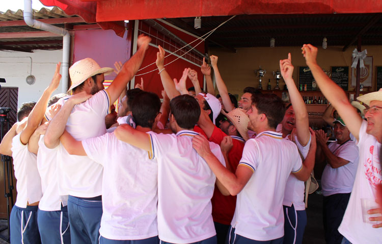 Utrera recibe a su equipo y se desata la locura (GALERÍA)