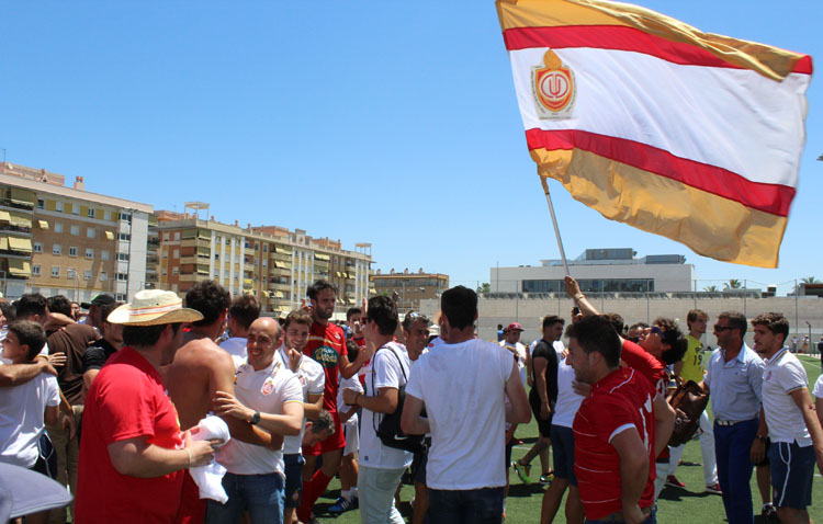 El Club Deportivo Utrera recibe el reconocimiento de la corporación municipal