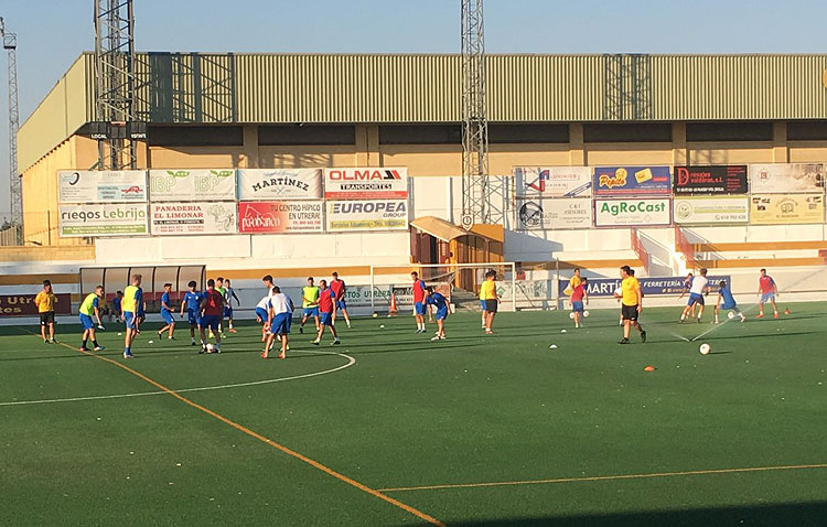 Presentación oficial del CD Utrera ante la patrona