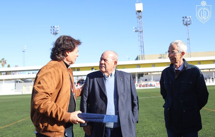 El Club Deportivo Utrera rinde homenaje a Diego Panal por su «apoyo incondicional»
