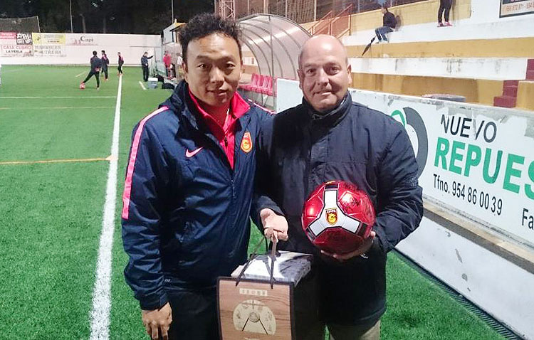 El C.D. Utrera ganó (3-0) al equipo de la Primera División China Hebei Fortune CF