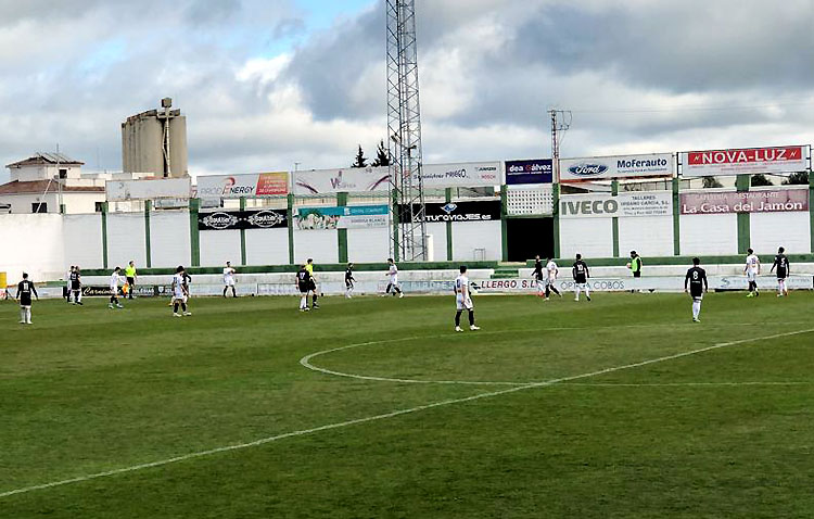 C.D. POZOBLANCO 4 – 0 C.D. UTRERA: El Utrera en horas bajas