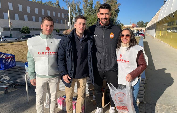 La campaña solidaria impulsada por el Club Deportivo Utrera recauda 400 kilos de alimentos