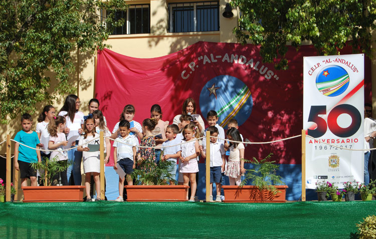 Cinco décadas del colegio Al-Ándalus visto por los propios alumnos en las páginas de un libro