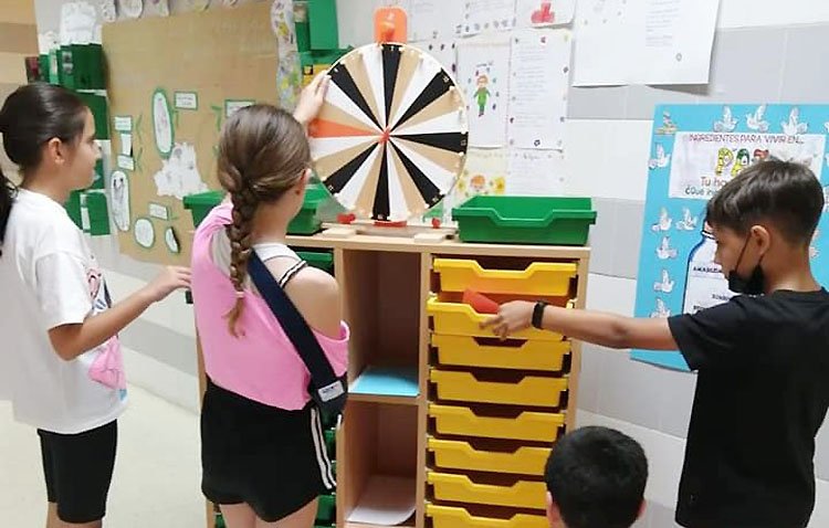 El colegio Álvarez Quintero ‘inventa’ la «máquina de los buenos tratos»