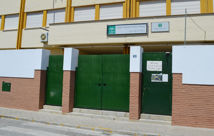 El colegio Coca de la Piñera pone en cuarentena una de sus aulas por el positivo de un alumno
