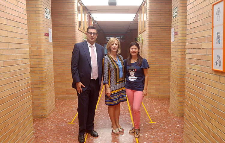 Visita municipal al colegio María Montessori por el comienzo del nuevo curso