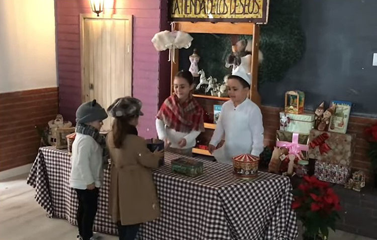 La «Tienda de los deseos de Navidad» inunda de magia el colegio Rodrigo Caro
