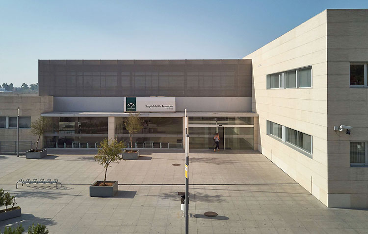 El alcalde reclama la llegada al hospital de Utrera de las especialidades prometidas hace más de un año