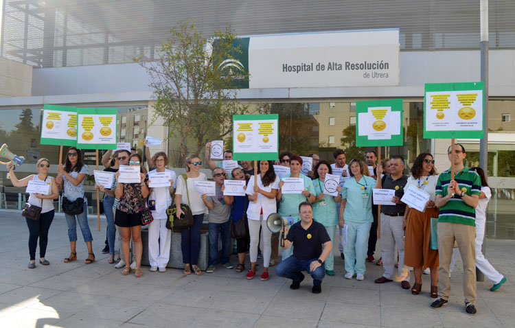 Los trabajadores alertan de que la gestión del hospital de Utrera «compromete la salud» de los pacientes