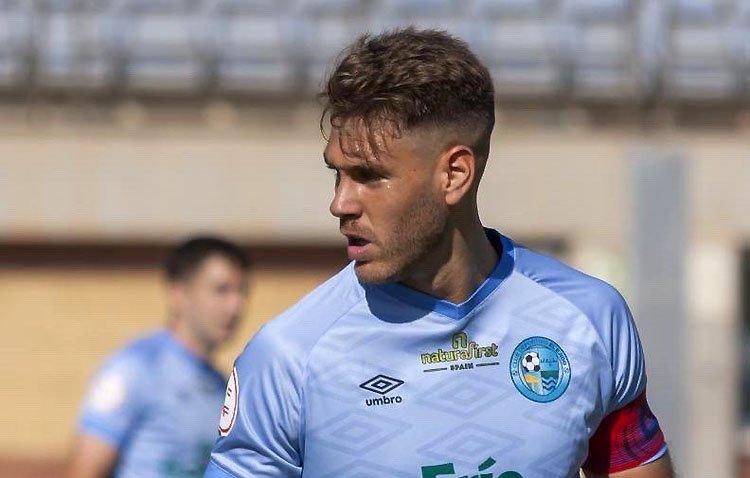 El Club Deportivo Utrera refuerza la defensa con el fichaje de Checa