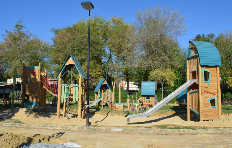El parque de Consolación estrena su zona de juegos infantiles, con un coste de 300.000 euros