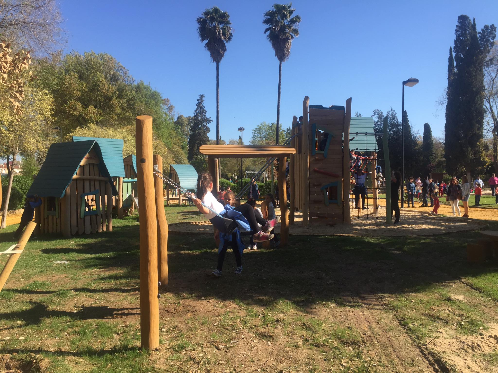 Villalobos afirma que los juegos de Consolación han recibido a 10.000 niños en dos semanas y anuncia su ampliación