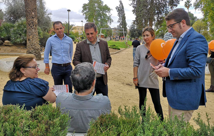 El candidato de Ciudadanos al Senado ofrece a los utreranos un «proyecto moderado» para «poner España en marcha»