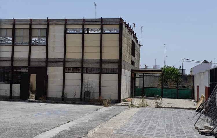 Denuncian la «problemática» generada en el colegio Coca de la Piñera por la «paralización» de las obras del nuevo gimnasio