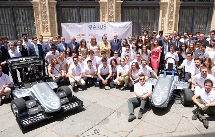 Los coches de carrera construidos por tres utreranos comienzan su competición en Europa