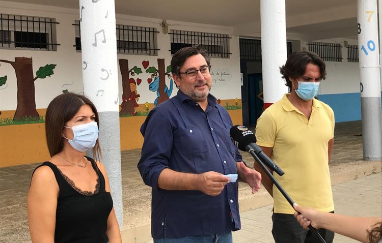 El Ayuntamiento culmina la puesta a punto de los colegios de Utrera para la vuelta al cole