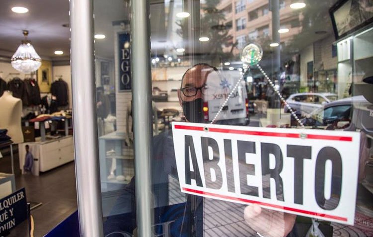 Los comercios podrán abrir en Utrera el 13 de febrero y el 6 de diciembre de 2022