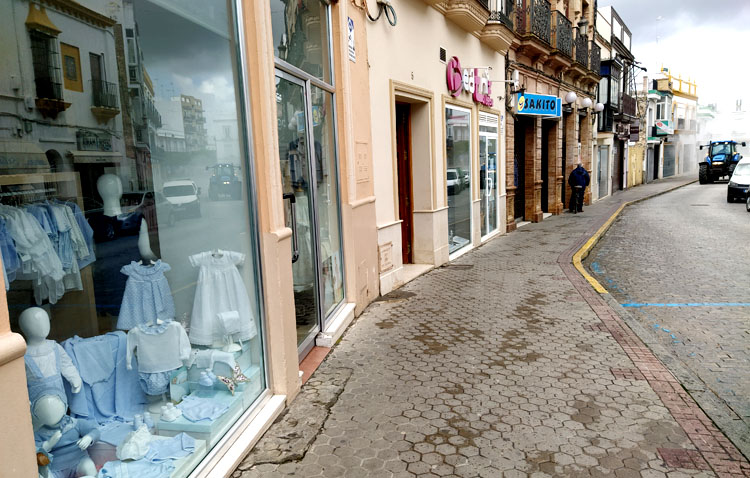 ¿Qué comercios de Utrera empiezan a funcionar este lunes?