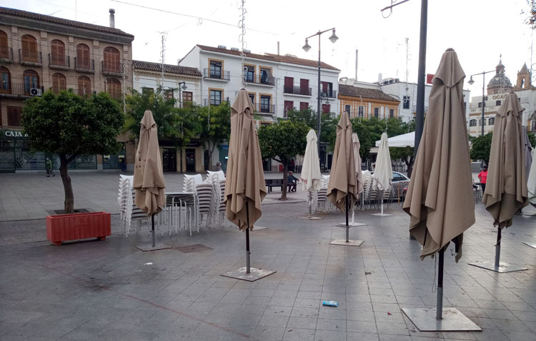 La tristeza de la Utrera que echa el cierre a las 18.00 horas [GALERÍA FOTOGRÁFICA]