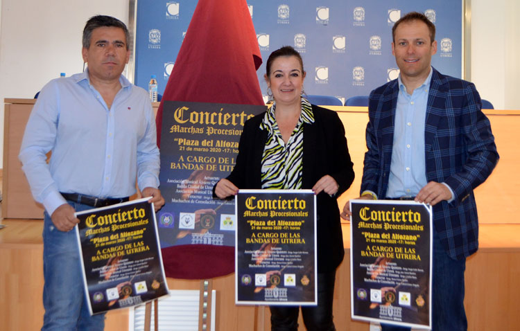 Las cinco bandas de música de Utrera, en concierto en la plaza del Altozano