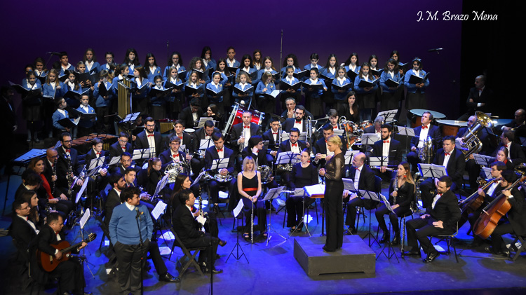 Magnífico concierto de Navidad de la Unión Musical de Utrera y la Escolanía de Utrera (IMÁGENES)