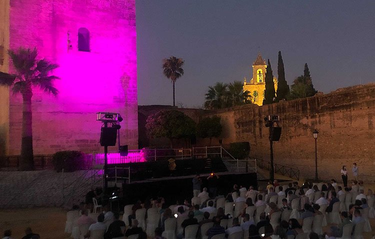 Una noche de títeres y otra con Enrique Montoya y Manuel de Angustias para disfrutar del verano en el castillo de Utrera