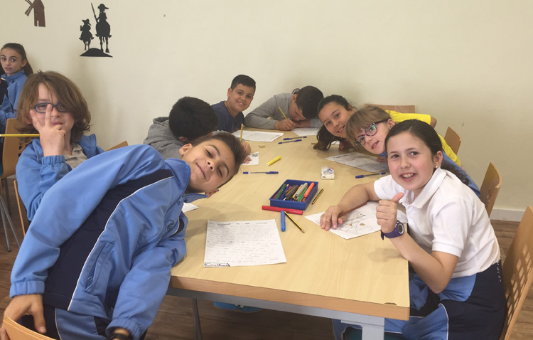 Los niños diseñan su «parque ideal» en el concurso de dibujos «Diego Neyra»