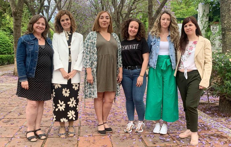 Ana Casado se reivindica «garante» de una Utrera «ecofeminista» con el respaldo de la líder de Más País Andalucía