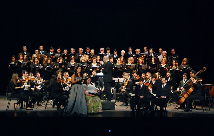 Espectacular interpretación del «Réquiem» de Mozart en el teatro