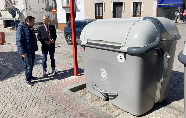 Las calles de Utrera reciben 85 nuevos contenedores de basura