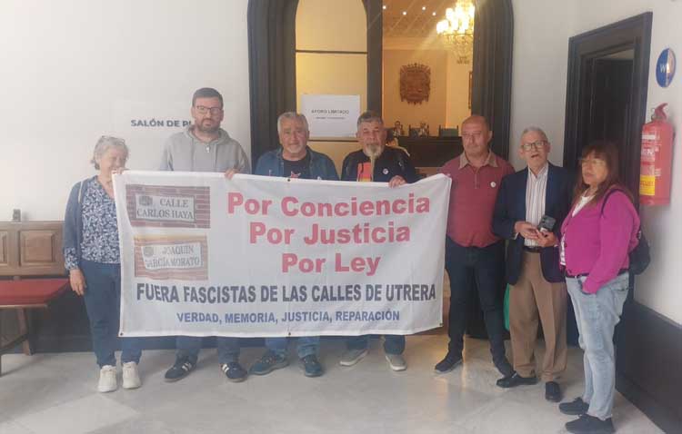 IU, PCA, CCOO y Construyendo RedPública denuncian «la inacción del gobierno municipal ante el incumplimiento de la Ley de Memoria Democrática en Utrera»