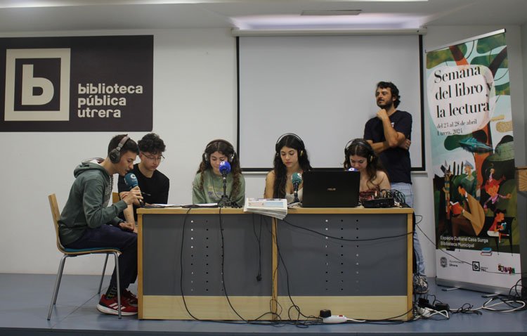 La literatura, fuente de inspiración en el taller de podcast impartido por COPE Utrera [IMÁGENES]