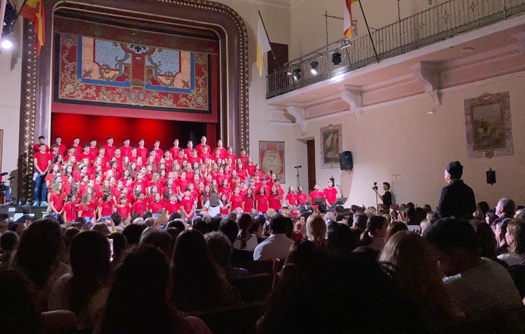 Más de 150 jóvenes dan forma a un «deslumbrante» concierto del colegio de los Salesianos