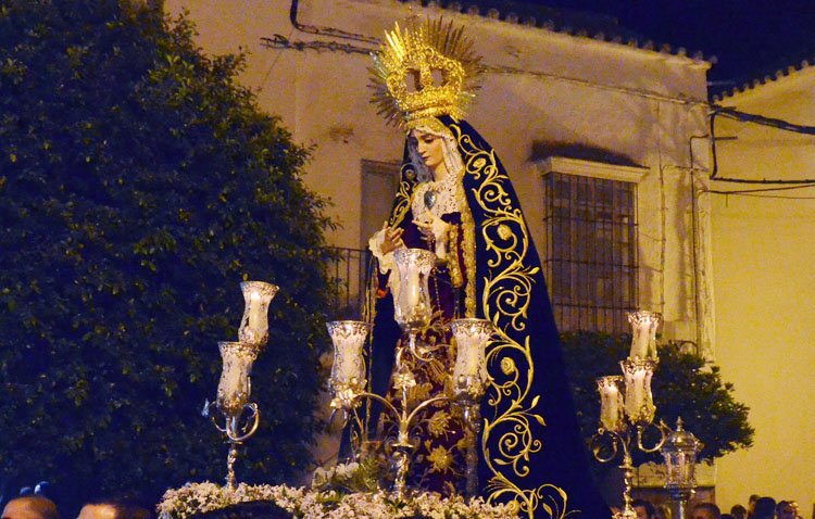 La Virgen de las Angustias estrenará un palio para su corona dolorosa