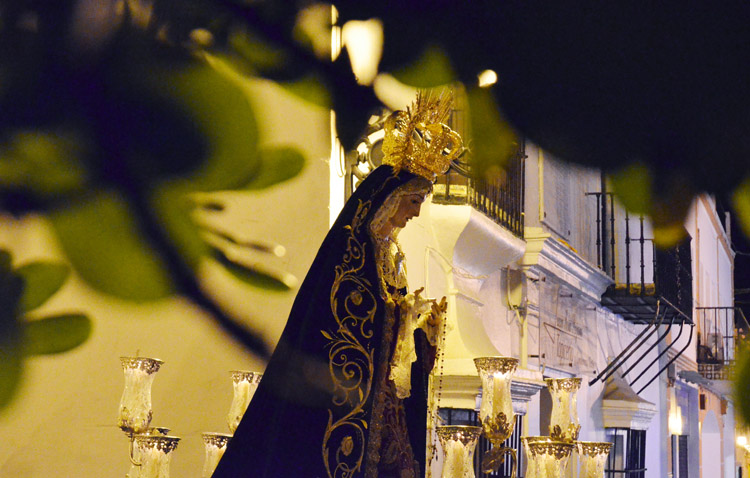 La hermandad de Jesús Nazareno acude a su cita cuaresmal con la corona dolorosa en honor a la Virgen de las Angustias
