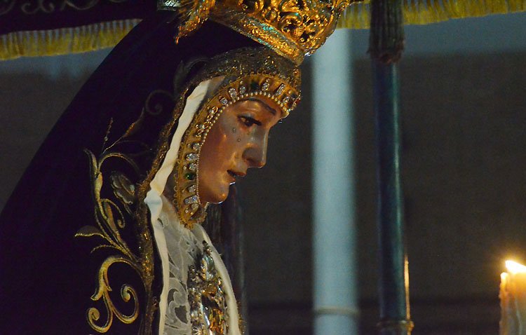 La Virgen de las Angustias preside este viernes su corona dolorosa como cierre de la Cuaresma en Utrera