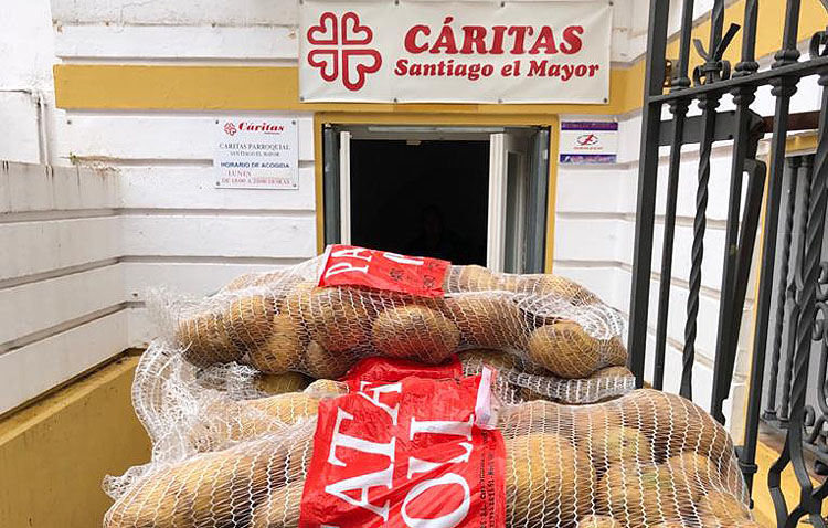 La coordinación de Cáritas, Cruz Roja y el comedor social junto a Servicios Sociales para canalizar la ayuda a los utreranos
